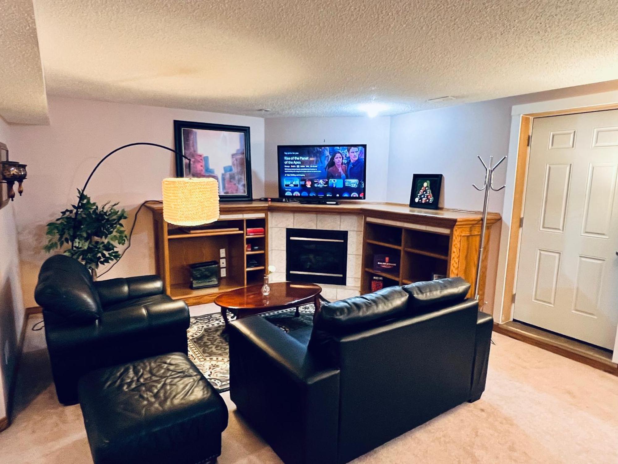 A Classic Homely Basement Suite! Chestermere Exterior photo