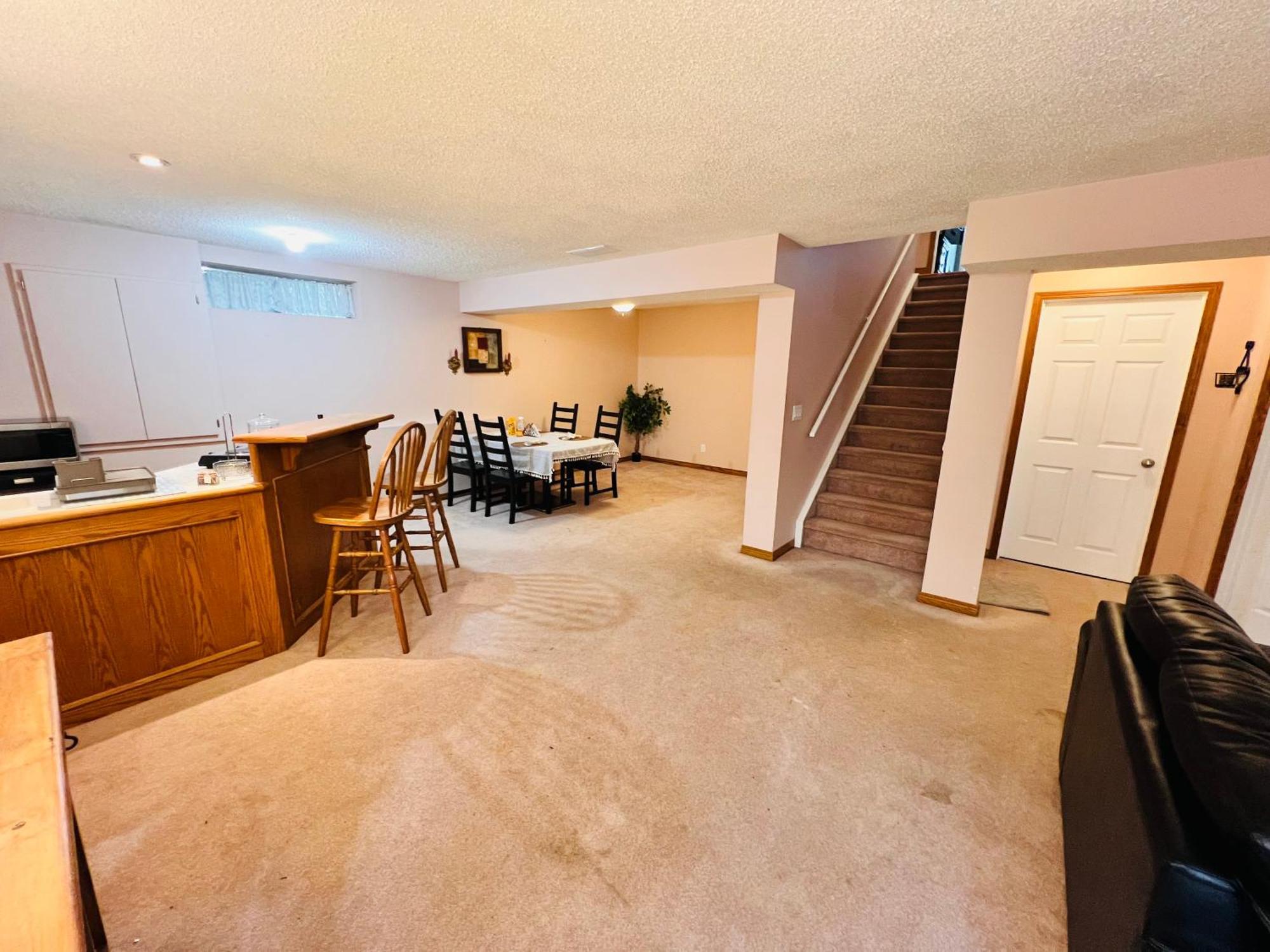 A Classic Homely Basement Suite! Chestermere Exterior photo