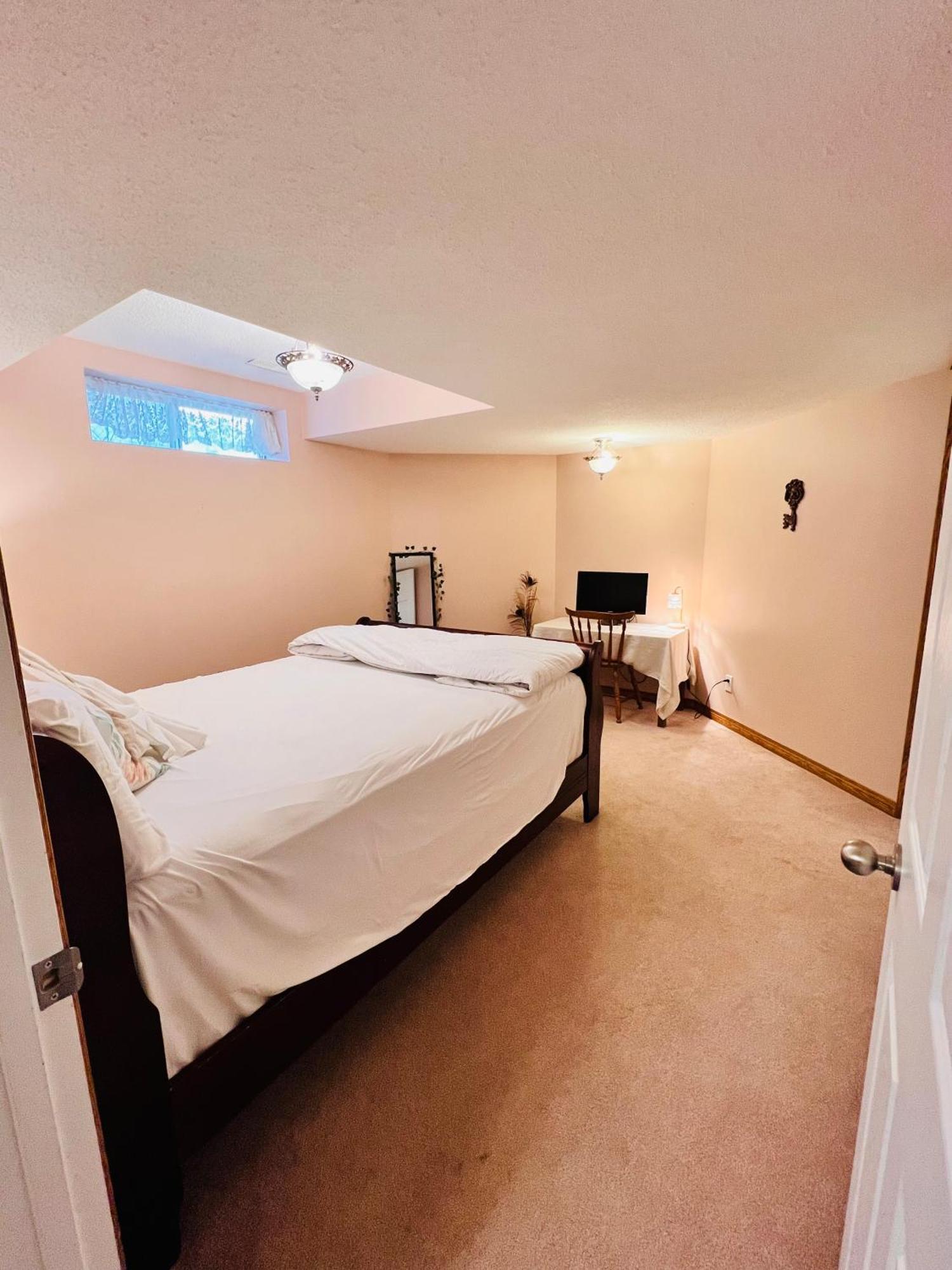 A Classic Homely Basement Suite! Chestermere Exterior photo