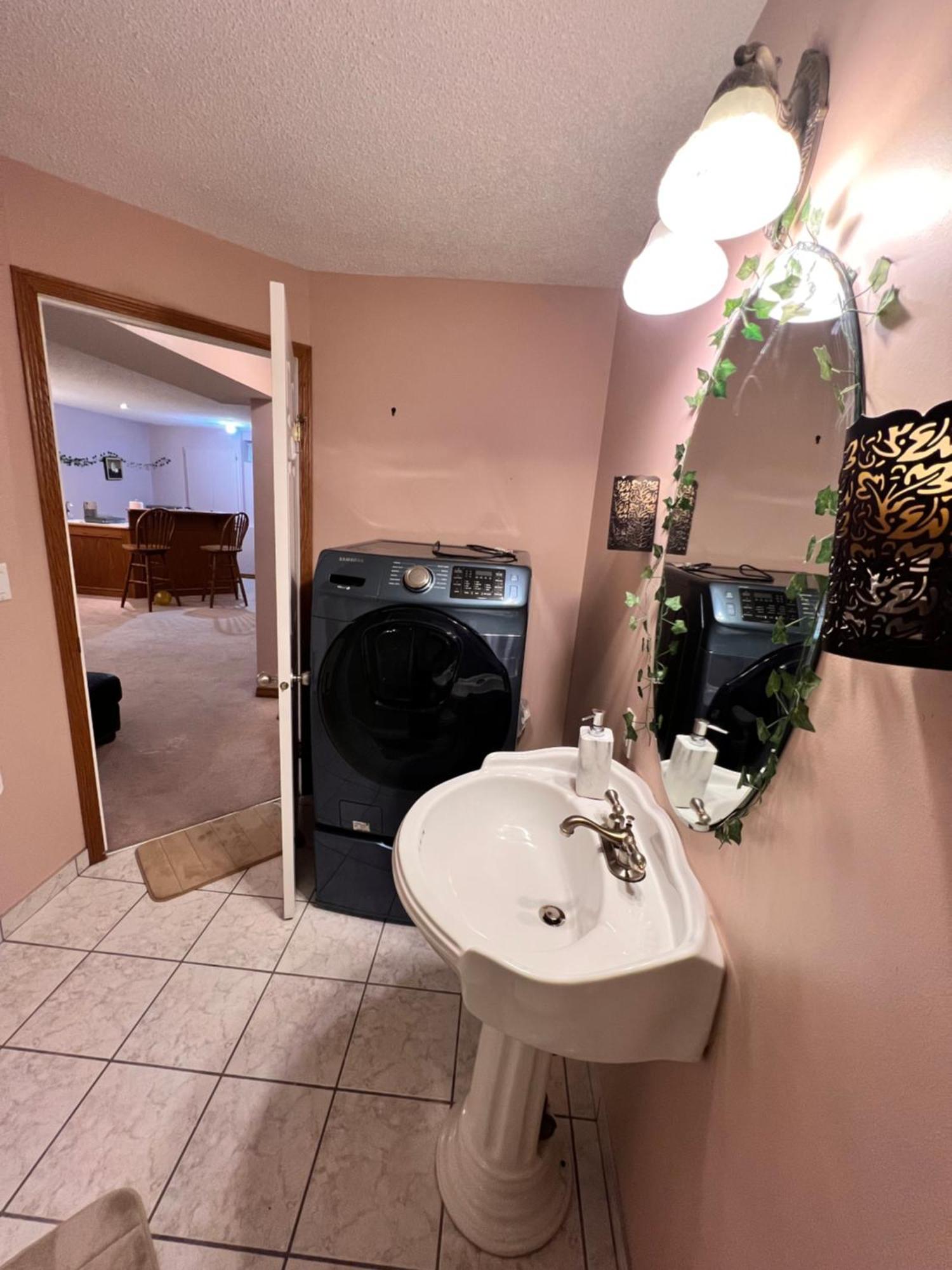 A Classic Homely Basement Suite! Chestermere Exterior photo